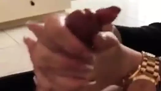 güzel altın kol saati handjob