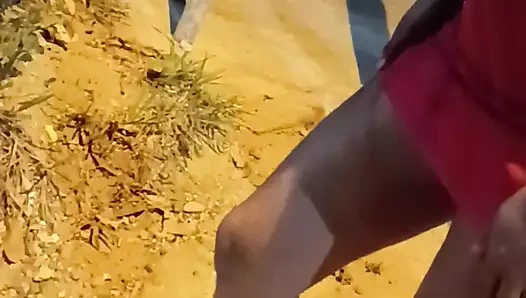 Yerel bir seksi sürtüğü sikiyorum ve sonunda kendimi götüne teslim ediyorum