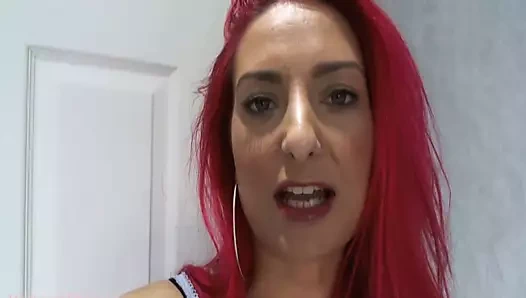 Redhead genç spit üzerinde sen pov
