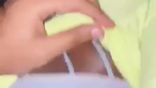 Skandal yaratan esmer bir Suudi fahişe, uber bir sürücüden onunla seks yapmasını istedi ve o çığlık atarken fotoğrafını çekti