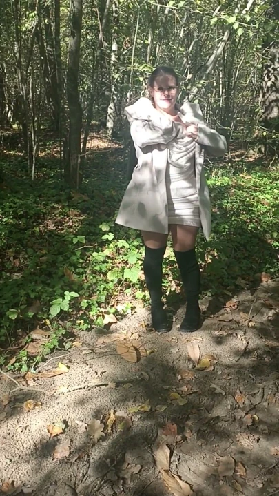 Jade shows off in the wood with the strangers | Clip 2