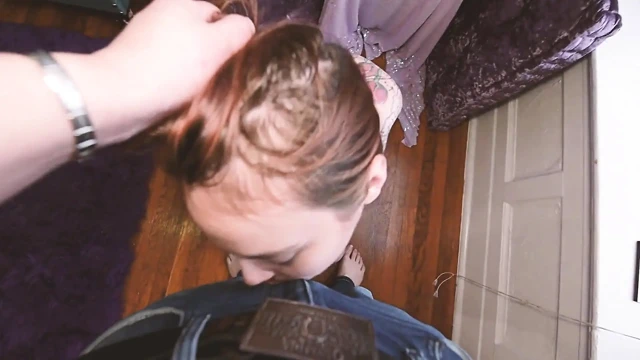 Şişman baba genç sürtüğü sikiyor