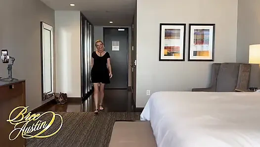 Orta yaşlı seksi kadının boğazı canavar bir büyük zenci yarağı çene kırıcı tarafından genişletiliyor