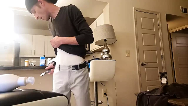 Мое вебкам-шоу на Chaturbate от 10-30-2024, dilldough405 дрочит член его пареньку и кончает!