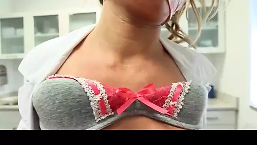 Bir hastayı baştan çıkaran busty hemşire corinne blake