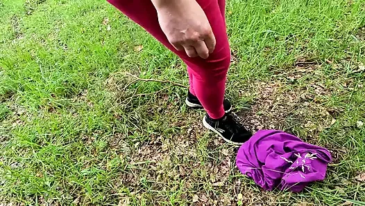 Nehir kenarında çıplak meme tokatlıyor