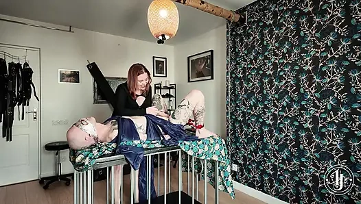 Şehvetli eşarp bağları azdırıyor: inanna adalet çaresiz olana kadar bağlıyor ve azdırıyor