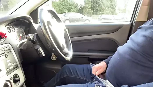 Halka açık otoparkta web kamerası gösterisi