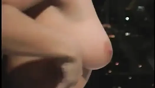 Seksi piliç gelinlik içinde yarak emiyor götten sikişiyor ve yüzüne dölleniyor