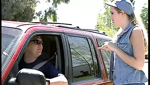 Adam sarışın balı alıyor ve onu sikiyor