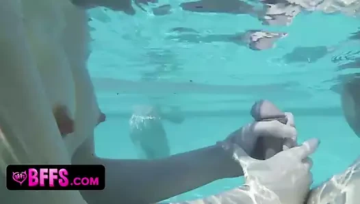 Bffs - büyüleyici kolej kankaları devasa horoz emmek