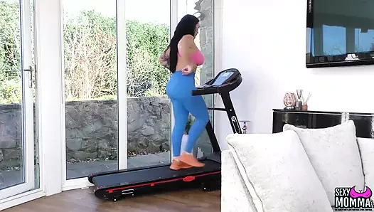 Kitty Marie Ella Bella'dan egzersiz dersi alıyor