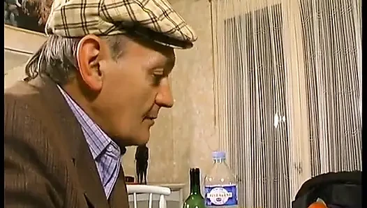 Satmak için her şeyi yapacak bir ev satıcısı.