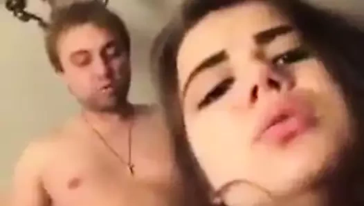 Kolaj sarışın sert amatör kahrolası içinde bir ev yapımı doggystyle