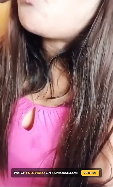 Beni ısıtmak ve sonra oyuncağı vajinama sokmak için bir dans
