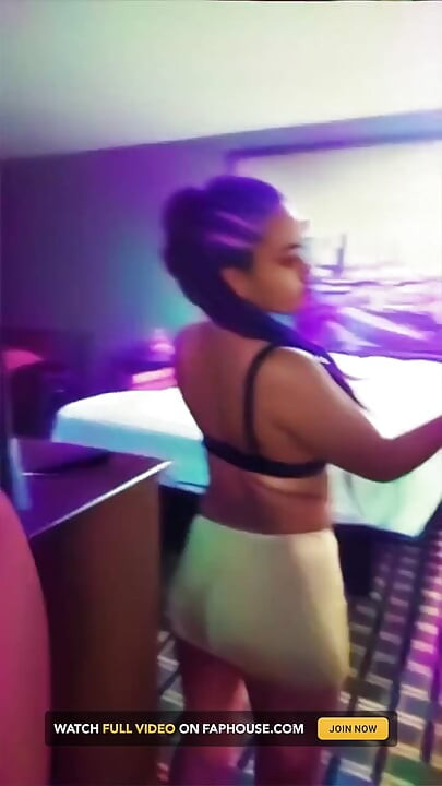 Seksi götlü latin cuma sikiş festivalinde sigara molası veriyor