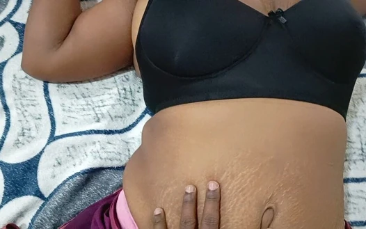 Beni sikebilir ve hamile bırakabilirsiniz - Tamil azgın üvey kız kardeş yüksek sesle inleyerek sikiliyor