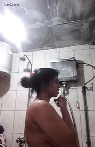 Desi bhabi banyo video