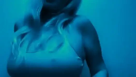 The Feels.. Benimle dans mı ediyorsun? Bazı geceler tek yaptığım bu