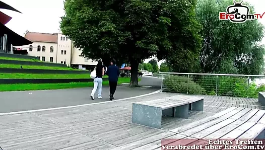 Sahte ajan - fotoğrafçı sokakta Alman genç alır