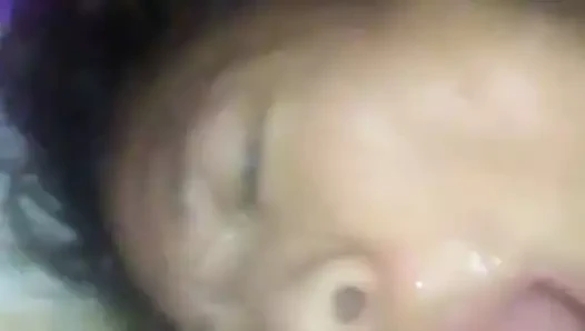 yapışkan sürtük: ver o cevizi bana