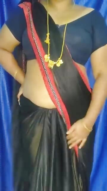 Teyze sari giyiyor