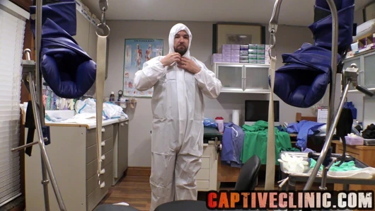 Üniforma testi #4: beyaz tulumlar, yüz kaplamaları, çeşitli eldivenler