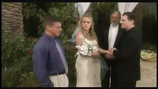 Büyük memeli Keri biniyor ve boşalmasını tadıyor