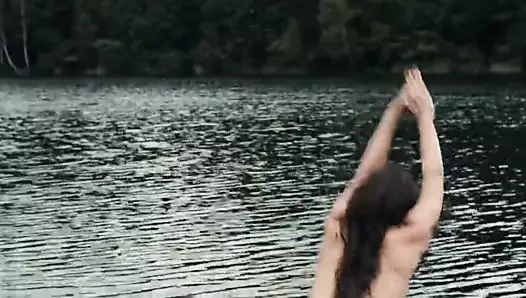 Alicia vikander - taç mücevherleri (2011)