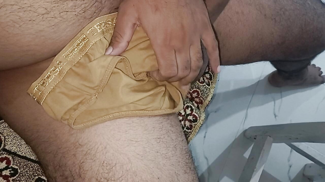 Meri evli kadın ghar per nahin hai