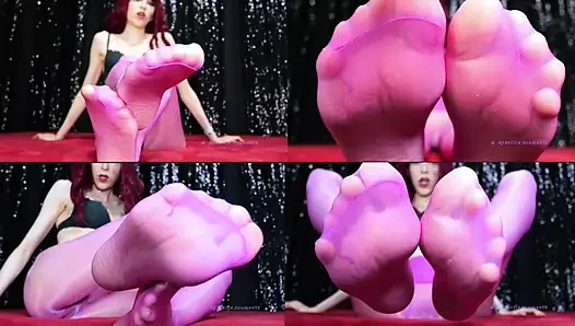 Parlak ayaklarım seni büyüliyor