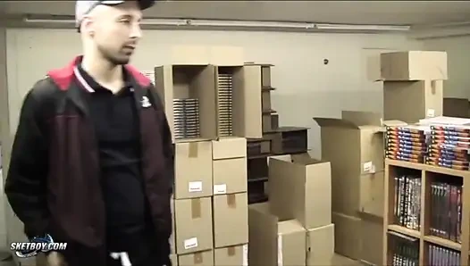 Sketboy - spor ayakkabılı fahişe