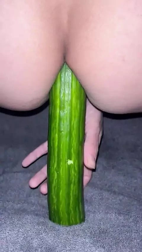 Salatalık anal ile kısa eğlence