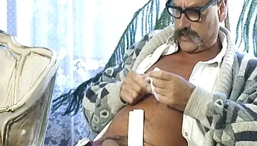 Güzel Alman bebek ateşli üçlü sekste sikiliyor