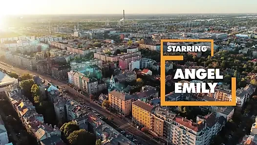 Bakış açısı - olgun fetiş ateşli Angel Emily döl içiyor