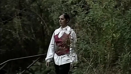 Amcık büyük yarakla sikişiyor dörtlü seks emiyor