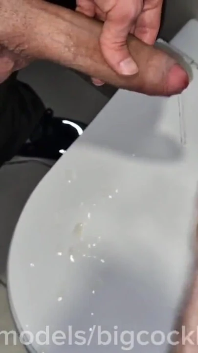 A store employee was fucked in a public toilet. 💦 It's fucking Hot | Clip 1