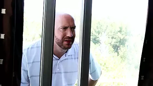 Büyük memeli sarışın harika masaj yapıyor