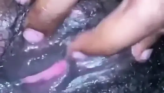 Klitoris göt tıkacımı göt deliğimin derinliklerine sürtünüyor