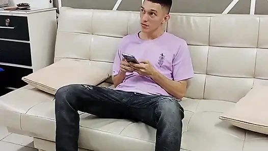 Azgın üvey kız kardeşim beni iyi bir saksoyla kapatıyor ve sonra bana sulu amını tam hikaye olarak veriyor