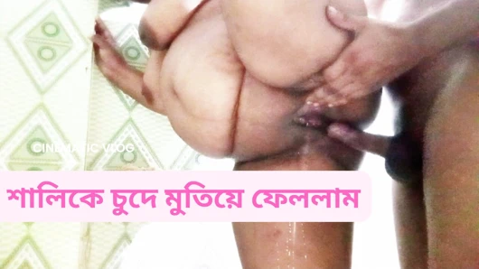 Buharlı desi çift banyo yapıyor - gizli görüntüler.