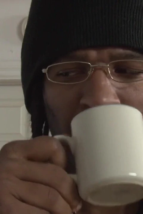 Sarışın sürtük tıraşlı amına canavar bir yarak kaydırarak inlerken