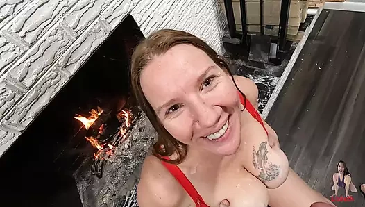 Tombul anne inci kolye için emiyor ve sikişiyor