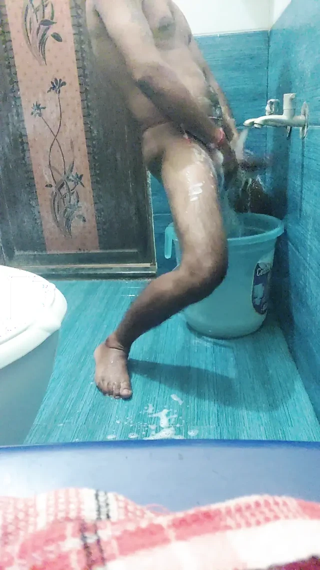 bathroom ke andar me hai Amit ka bahan ko yaad kiya Or unka Chhota chhota chheda me