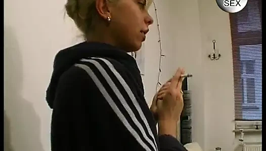 Privat Nutte wird zu Hause gefickt