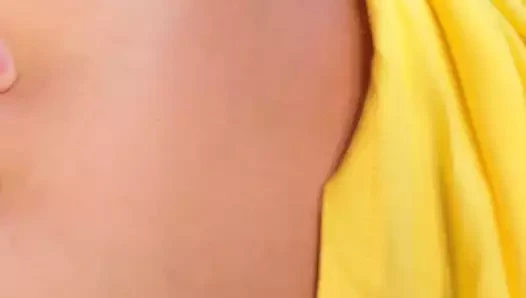 Bir komşu ziyarete geldi