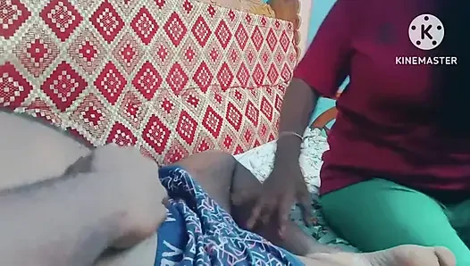 Üvey kız kardeş üvey erkek kardeşinin cebine para almak için her şeyi yapmaya hazır - yüksek sesle inleyerek tamil ses