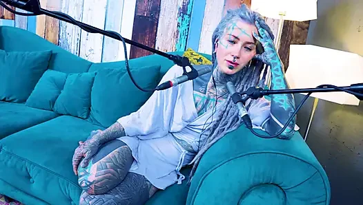 S hakkında konuşuyorum - utanç - asmr podcast sfw konuşuyor gotik sıska kız dreadlocks dövmeli model dövmeli kız