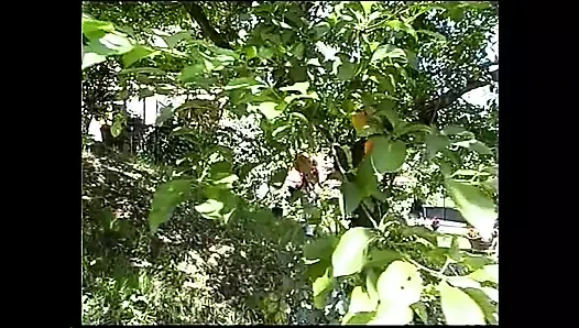 Ateşli sarışın amatör kız için vahşi bir anal seks