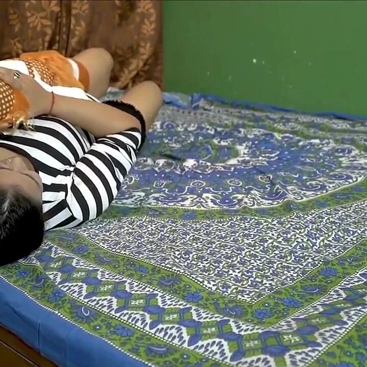 Orta Yaşlı Seksi Kadın Yeni Sevgilisine Kavuşuyor! Hintli Orta Yaşlı Seksi Kadın